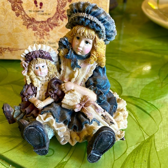 Yesterday's Child Victoria with Samantha Dollhouse Collection Victorian Girls - Picture 1 of 6